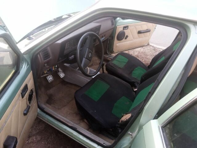 Зеленый Опель Кадет, объемом двигателя 0 л и пробегом 200 тыс. км за 526 $, фото 5 на Automoto.ua