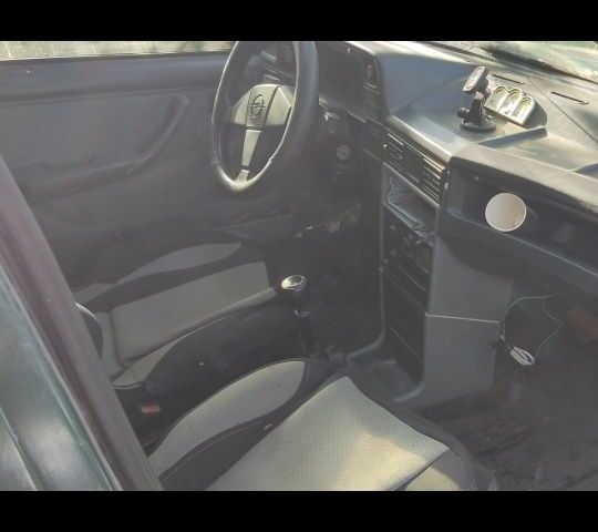 Зеленый Опель Кадет, объемом двигателя 1.3 л и пробегом 300 тыс. км за 799 $, фото 4 на Automoto.ua