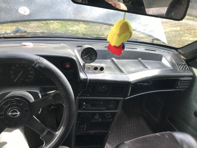 Зеленый Опель Кадет, объемом двигателя 1.3 л и пробегом 3 тыс. км за 400 $, фото 5 на Automoto.ua