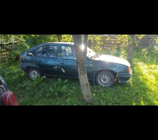 Зеленый Опель Кадет, объемом двигателя 1.3 л и пробегом 300 тыс. км за 799 $, фото 1 на Automoto.ua