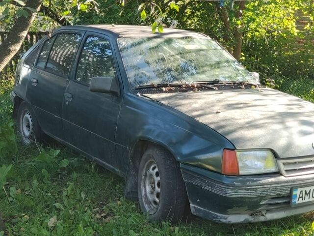 Зеленый Опель Кадет, объемом двигателя 1.3 л и пробегом 300 тыс. км за 799 $, фото 3 на Automoto.ua