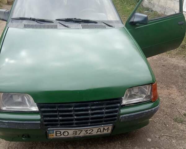Зеленый Опель Кадет, объемом двигателя 1.3 л и пробегом 300 тыс. км за 600 $, фото 1 на Automoto.ua