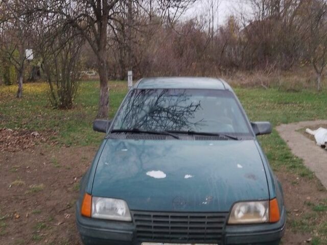 Зеленый Опель Кадет, объемом двигателя 1 л и пробегом 1000 тыс. км за 394 $, фото 3 на Automoto.ua