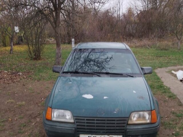 Зеленый Опель Кадет, объемом двигателя 1 л и пробегом 1000 тыс. км за 394 $, фото 4 на Automoto.ua