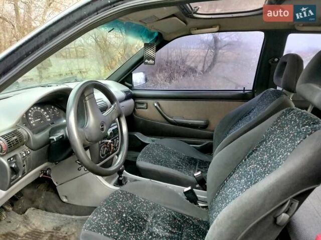 Зеленый Опель Кадет, объемом двигателя 1.6 л и пробегом 300 тыс. км за 1200 $, фото 4 на Automoto.ua