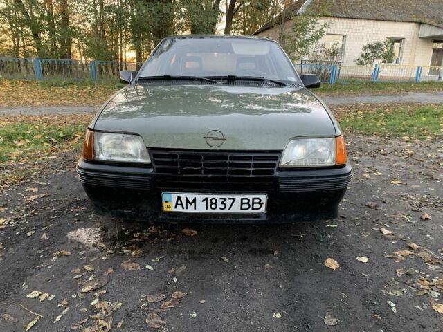 Зелений Опель Кадет, об'ємом двигуна 1.3 л та пробігом 300 тис. км за 574 $, фото 2 на Automoto.ua