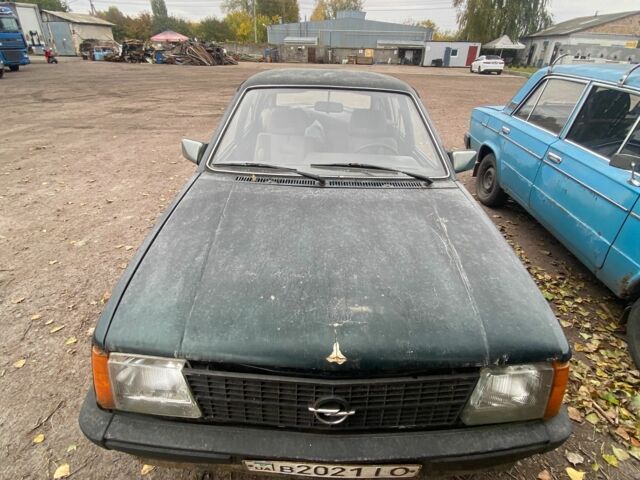 Зеленый Опель Кадет, объемом двигателя 1.3 л и пробегом 300 тыс. км за 572 $, фото 1 на Automoto.ua