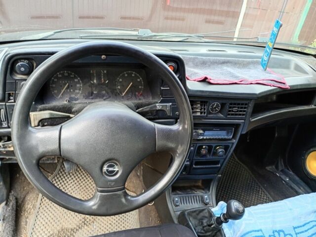 Зелений Опель Кадет, об'ємом двигуна 1.3 л та пробігом 200 тис. км за 835 $, фото 6 на Automoto.ua