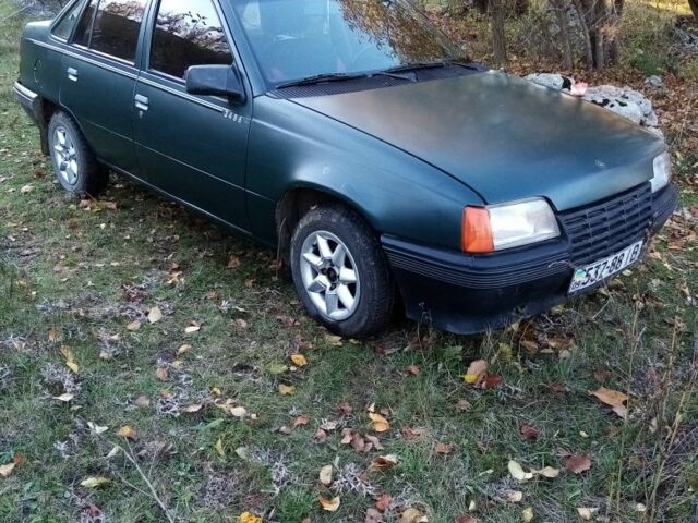 Зелений Опель Кадет, об'ємом двигуна 1.6 л та пробігом 300 тис. км за 907 $, фото 6 на Automoto.ua