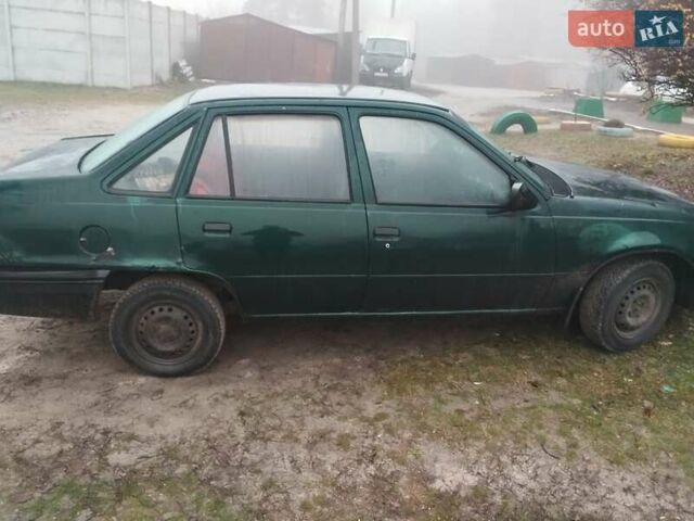 Зеленый Опель Кадет, объемом двигателя 1.6 л и пробегом 350 тыс. км за 600 $, фото 2 на Automoto.ua