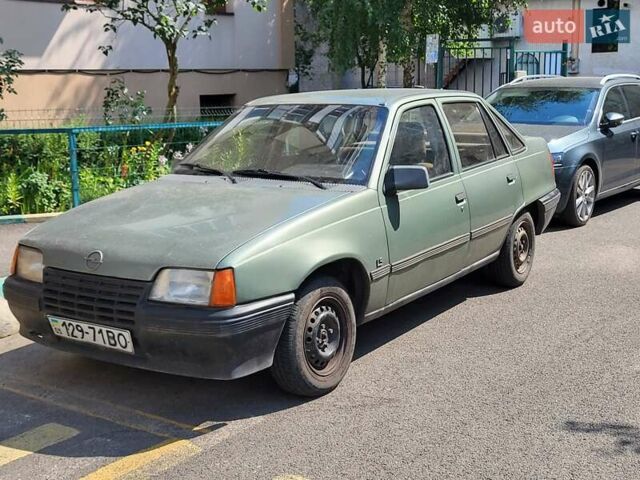 Зеленый Опель Кадет, объемом двигателя 1.3 л и пробегом 300 тыс. км за 1000 $, фото 1 на Automoto.ua