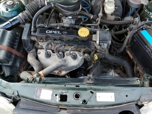 Зелений Опель Кадет, об'ємом двигуна 1.6 л та пробігом 300 тис. км за 907 $, фото 2 на Automoto.ua