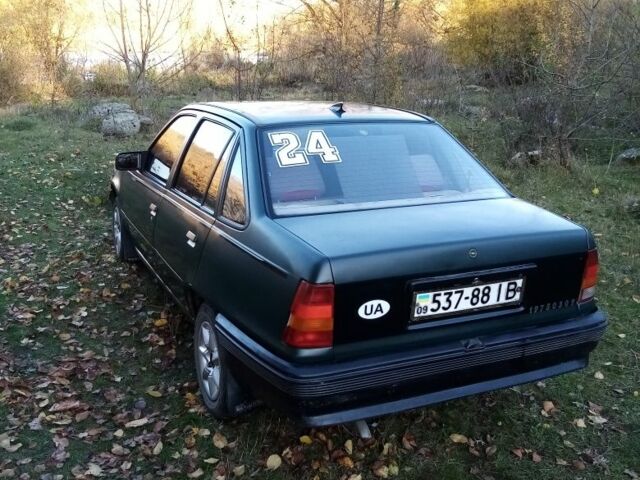 Зелений Опель Кадет, об'ємом двигуна 1.6 л та пробігом 300 тис. км за 907 $, фото 7 на Automoto.ua