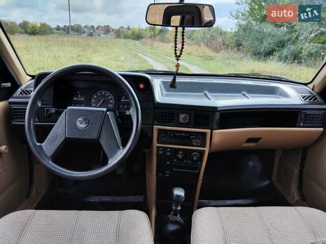 Зеленый Опель Кадет, объемом двигателя 1.3 л и пробегом 175 тыс. км за 1699 $, фото 29 на Automoto.ua