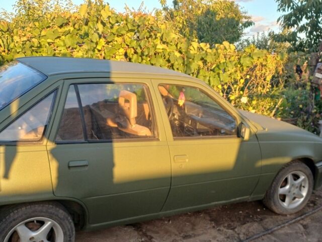 Зеленый Опель Кадет, объемом двигателя 1.3 л и пробегом 2 тыс. км за 1307 $, фото 2 на Automoto.ua