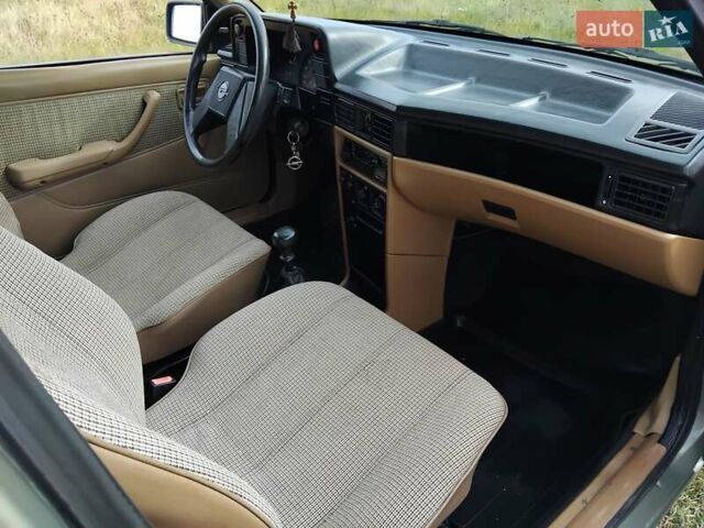 Зеленый Опель Кадет, объемом двигателя 1.3 л и пробегом 175 тыс. км за 1699 $, фото 30 на Automoto.ua