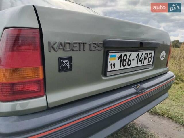 Зеленый Опель Кадет, объемом двигателя 1.3 л и пробегом 175 тыс. км за 1699 $, фото 31 на Automoto.ua