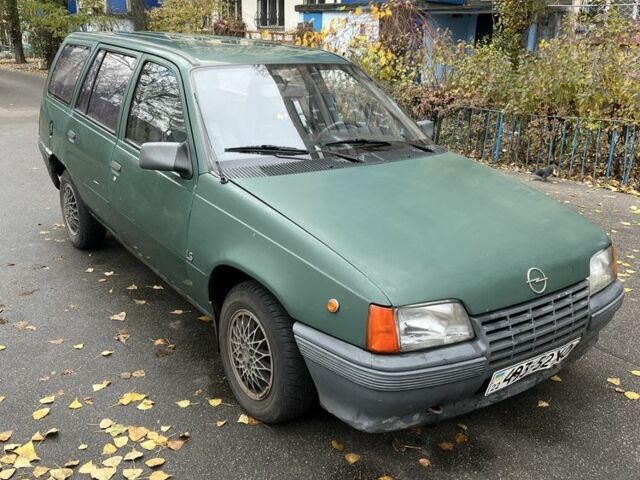 Зеленый Опель Кадет, объемом двигателя 1.6 л и пробегом 200 тыс. км за 1500 $, фото 1 на Automoto.ua