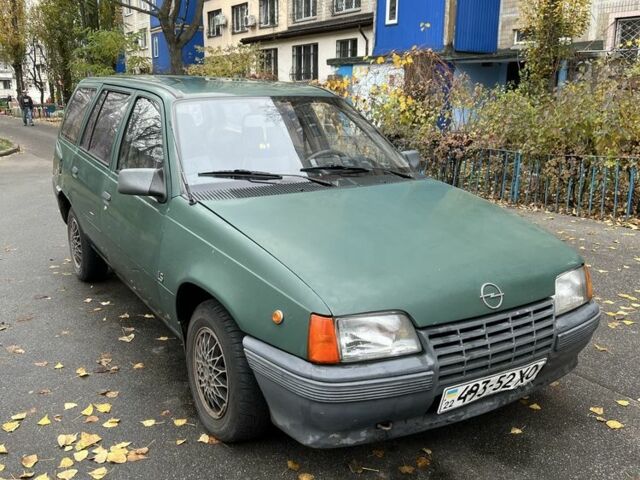 Зеленый Опель Кадет, объемом двигателя 1.6 л и пробегом 200 тыс. км за 1500 $, фото 6 на Automoto.ua