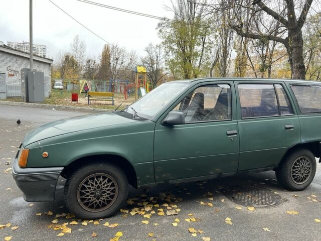 Зеленый Опель Кадет, объемом двигателя 1.6 л и пробегом 200 тыс. км за 1500 $, фото 2 на Automoto.ua
