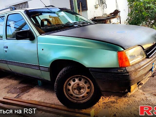 Зеленый Опель Кадет, объемом двигателя 1.4 л и пробегом 250 тыс. км за 1000 $, фото 1 на Automoto.ua