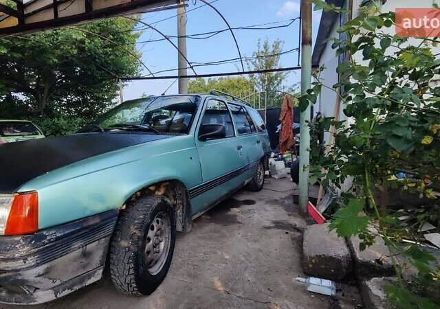 Зеленый Опель Кадет, объемом двигателя 1.4 л и пробегом 300 тыс. км за 800 $, фото 2 на Automoto.ua