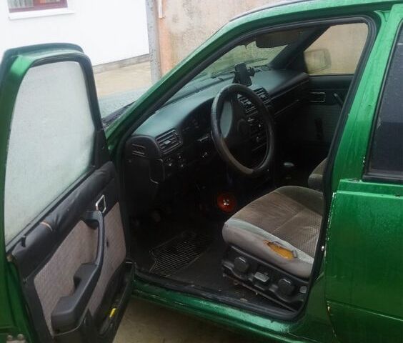 Зелений Опель Кадет, об'ємом двигуна 0 л та пробігом 400 тис. км за 300 $, фото 2 на Automoto.ua