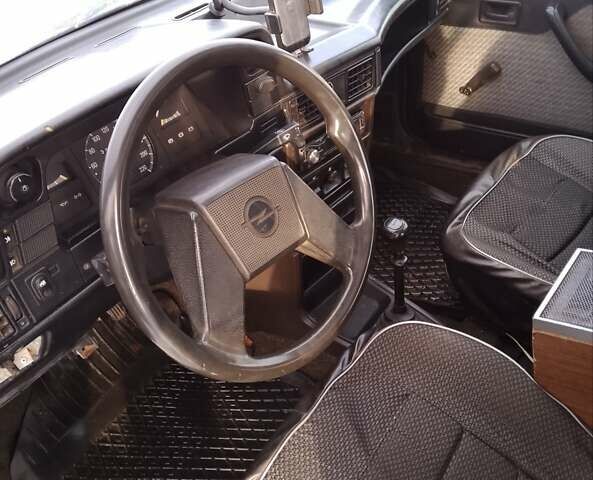 Оранжевый Опель Кадет, объемом двигателя 1.6 л и пробегом 318 тыс. км за 830 $, фото 2 на Automoto.ua