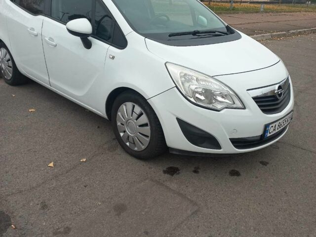 Белый Опель Мерива, объемом двигателя 1.2 л и пробегом 248 тыс. км за 5200 $, фото 6 на Automoto.ua