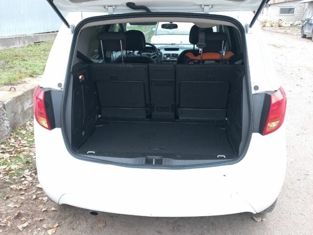 Белый Опель Мерива, объемом двигателя 1.2 л и пробегом 248 тыс. км за 5200 $, фото 5 на Automoto.ua