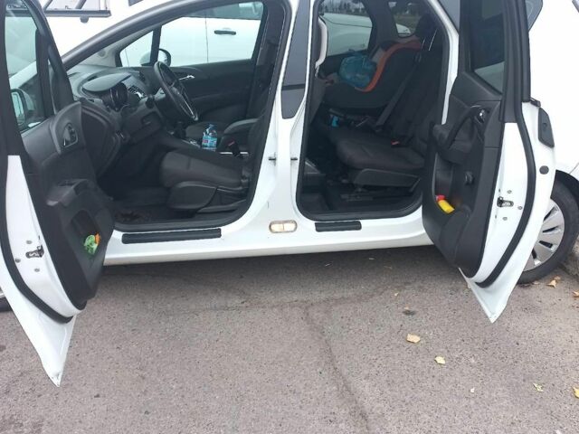 Белый Опель Мерива, объемом двигателя 1.2 л и пробегом 248 тыс. км за 5200 $, фото 2 на Automoto.ua