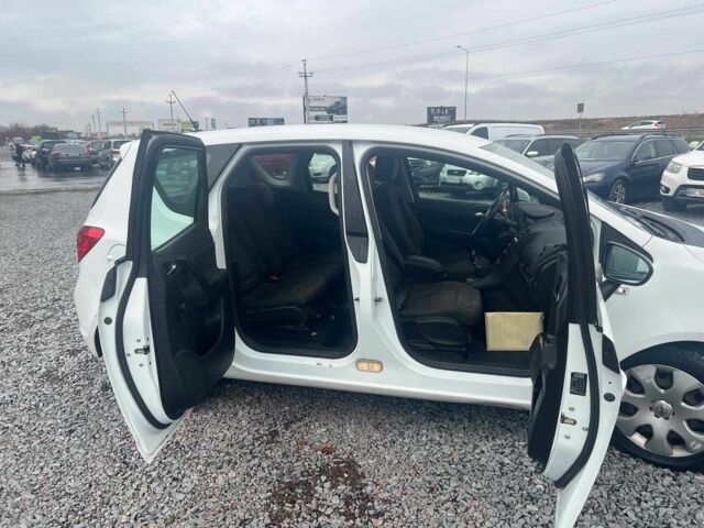 Белый Опель Мерива, объемом двигателя 1.7 л и пробегом 210 тыс. км за 5590 $, фото 16 на Automoto.ua