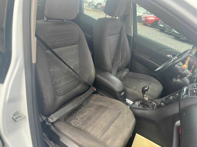 Белый Опель Мерива, объемом двигателя 1.7 л и пробегом 210 тыс. км за 5590 $, фото 13 на Automoto.ua