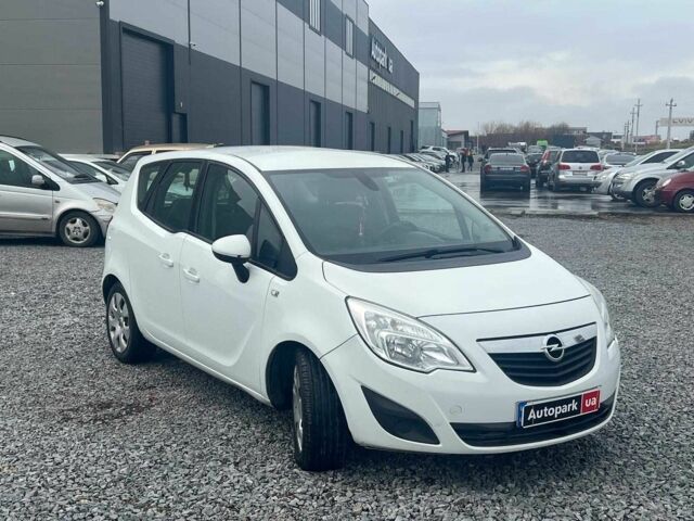 Белый Опель Мерива, объемом двигателя 1.7 л и пробегом 210 тыс. км за 5590 $, фото 10 на Automoto.ua