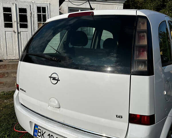 Білий Опель Меріва, об'ємом двигуна 1.6 л та пробігом 274 тис. км за 4500 $, фото 1 на Automoto.ua