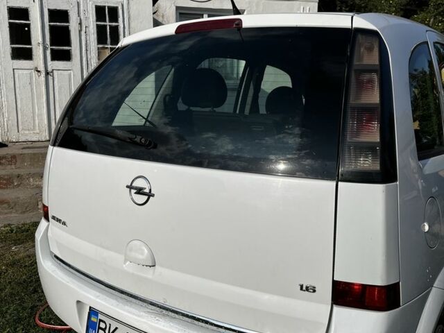 Белый Опель Мерива, объемом двигателя 1.6 л и пробегом 268 тыс. км за 3800 $, фото 3 на Automoto.ua