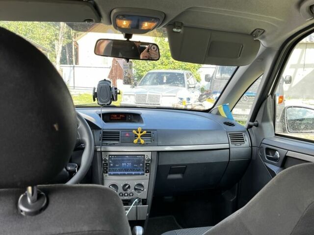 Белый Опель Мерива, объемом двигателя 1.6 л и пробегом 268 тыс. км за 3800 $, фото 6 на Automoto.ua