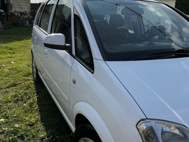 Белый Опель Мерива, объемом двигателя 1.6 л и пробегом 268 тыс. км за 3800 $, фото 5 на Automoto.ua