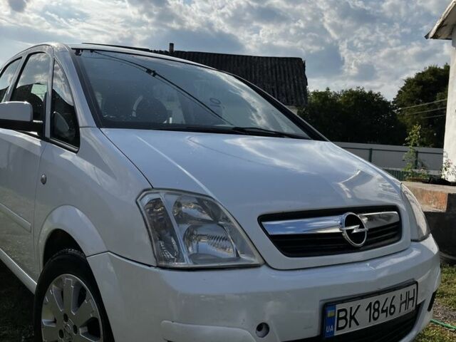Белый Опель Мерива, объемом двигателя 1.6 л и пробегом 268 тыс. км за 3800 $, фото 2 на Automoto.ua