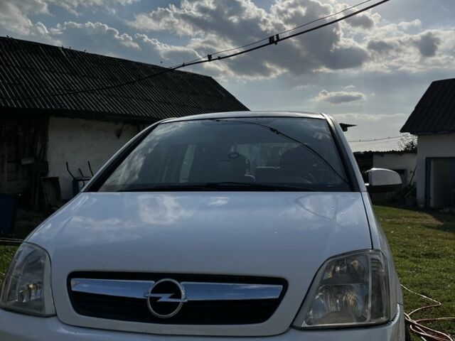 Белый Опель Мерива, объемом двигателя 1.6 л и пробегом 268 тыс. км за 3800 $, фото 1 на Automoto.ua