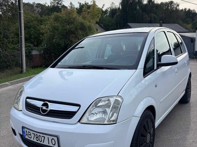 Белый Опель Мерива, объемом двигателя 1.7 л и пробегом 243 тыс. км за 3300 $, фото 1 на Automoto.ua