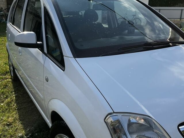 Белый Опель Мерива, объемом двигателя 1.6 л и пробегом 268 тыс. км за 3800 $, фото 4 на Automoto.ua