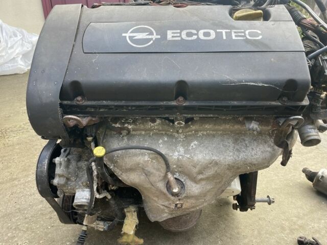 Белый Опель Мерива, объемом двигателя 1.6 л и пробегом 150 тыс. км за 936 $, фото 1 на Automoto.ua