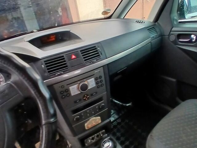 Белый Опель Мерива, объемом двигателя 1.4 л и пробегом 196 тыс. км за 4500 $, фото 12 на Automoto.ua