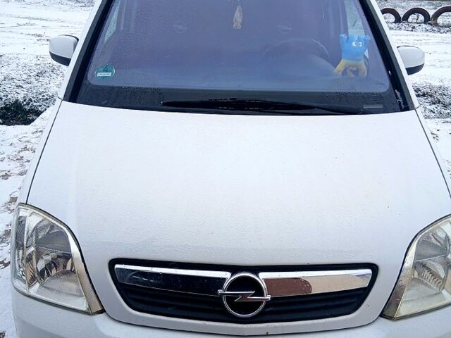 Белый Опель Мерива, объемом двигателя 1.4 л и пробегом 196 тыс. км за 4500 $, фото 1 на Automoto.ua