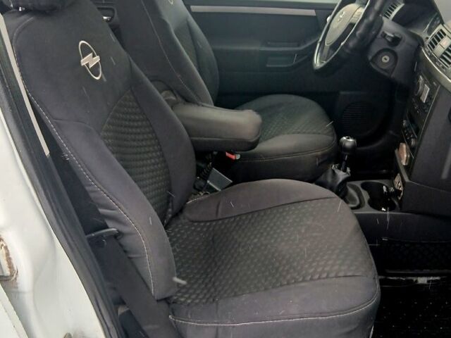 Белый Опель Мерива, объемом двигателя 1.4 л и пробегом 196 тыс. км за 4500 $, фото 7 на Automoto.ua