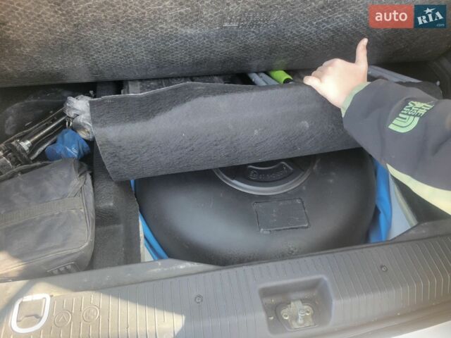 Білий Опель Меріва, об'ємом двигуна 1.36 л та пробігом 176 тис. км за 4700 $, фото 28 на Automoto.ua