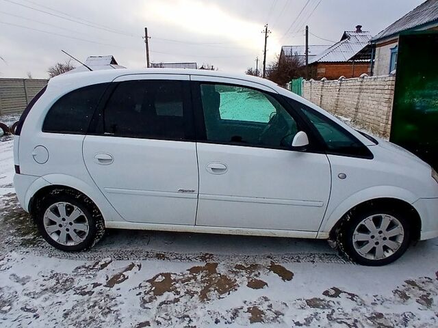 Белый Опель Мерива, объемом двигателя 1.4 л и пробегом 196 тыс. км за 4500 $, фото 2 на Automoto.ua