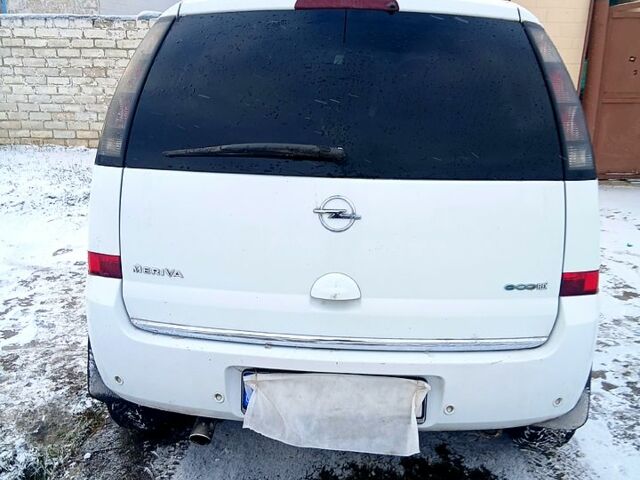 Белый Опель Мерива, объемом двигателя 1.4 л и пробегом 196 тыс. км за 4500 $, фото 4 на Automoto.ua