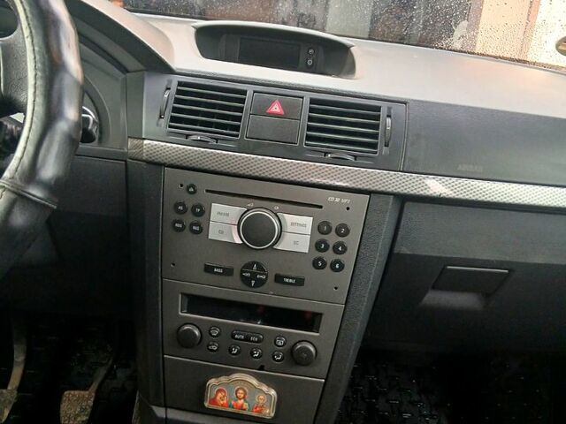 Белый Опель Мерива, объемом двигателя 1.4 л и пробегом 196 тыс. км за 4500 $, фото 11 на Automoto.ua